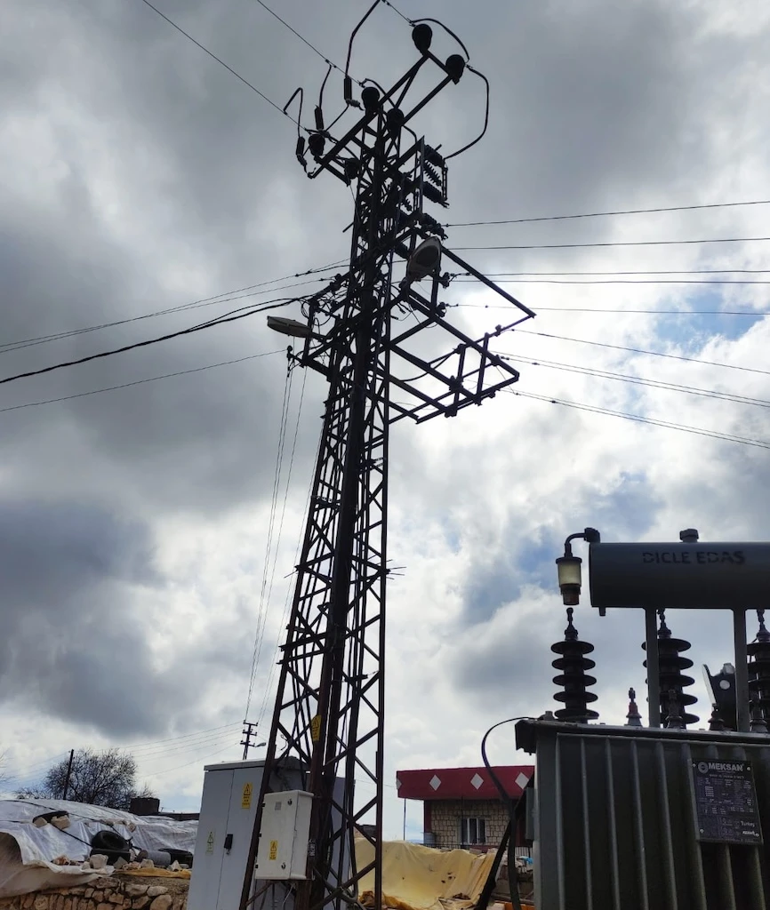 Mazıdağı&rsquo;ndaki Elektrik Kesintisi İddialarına Yanıt: Mazıdağı Evciler Mahallesi&rsquo;ndeki Trafo Ka&ccedil;ak Kullanım Nedeniyle Devre Dışı Kaldı