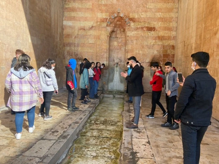 Midyatlı Öğrenciler, Mardin’de tarihi mekanları gezdi