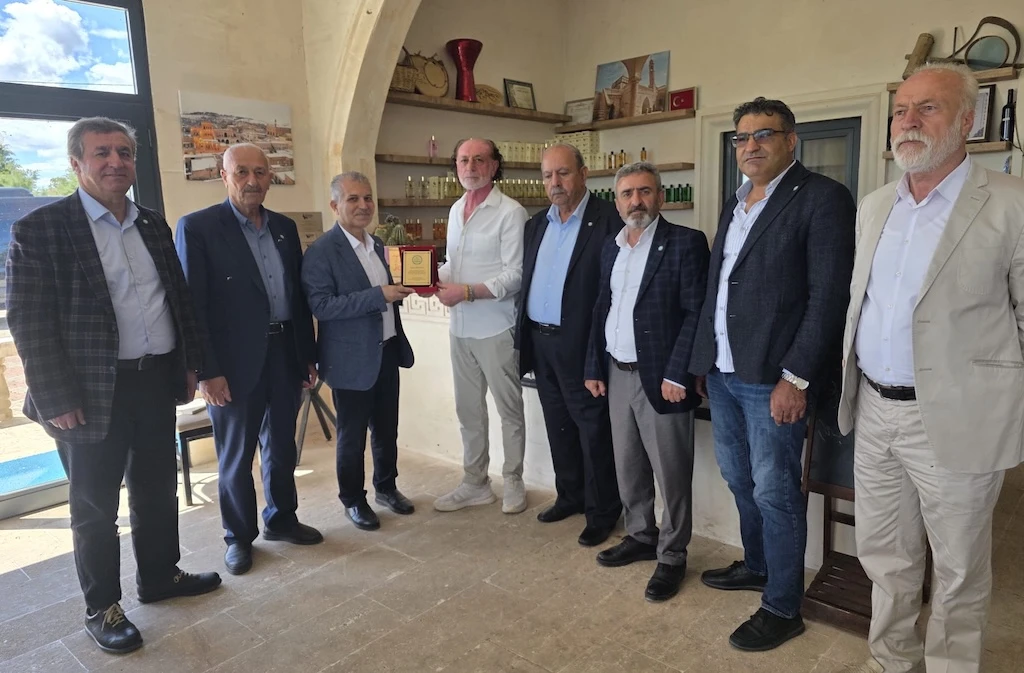 MTDF&rsquo;den İş İnsanı Moris Dal&rsquo;a Anlamlı Plaket