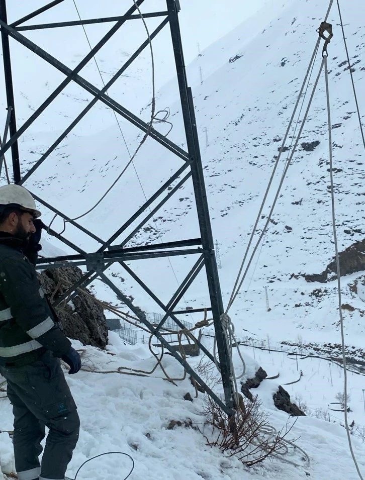 ZORLU HAVA KOŞULLARINA RAĞMEN ELEKTRİK ARIZASI GİDERİLDİ