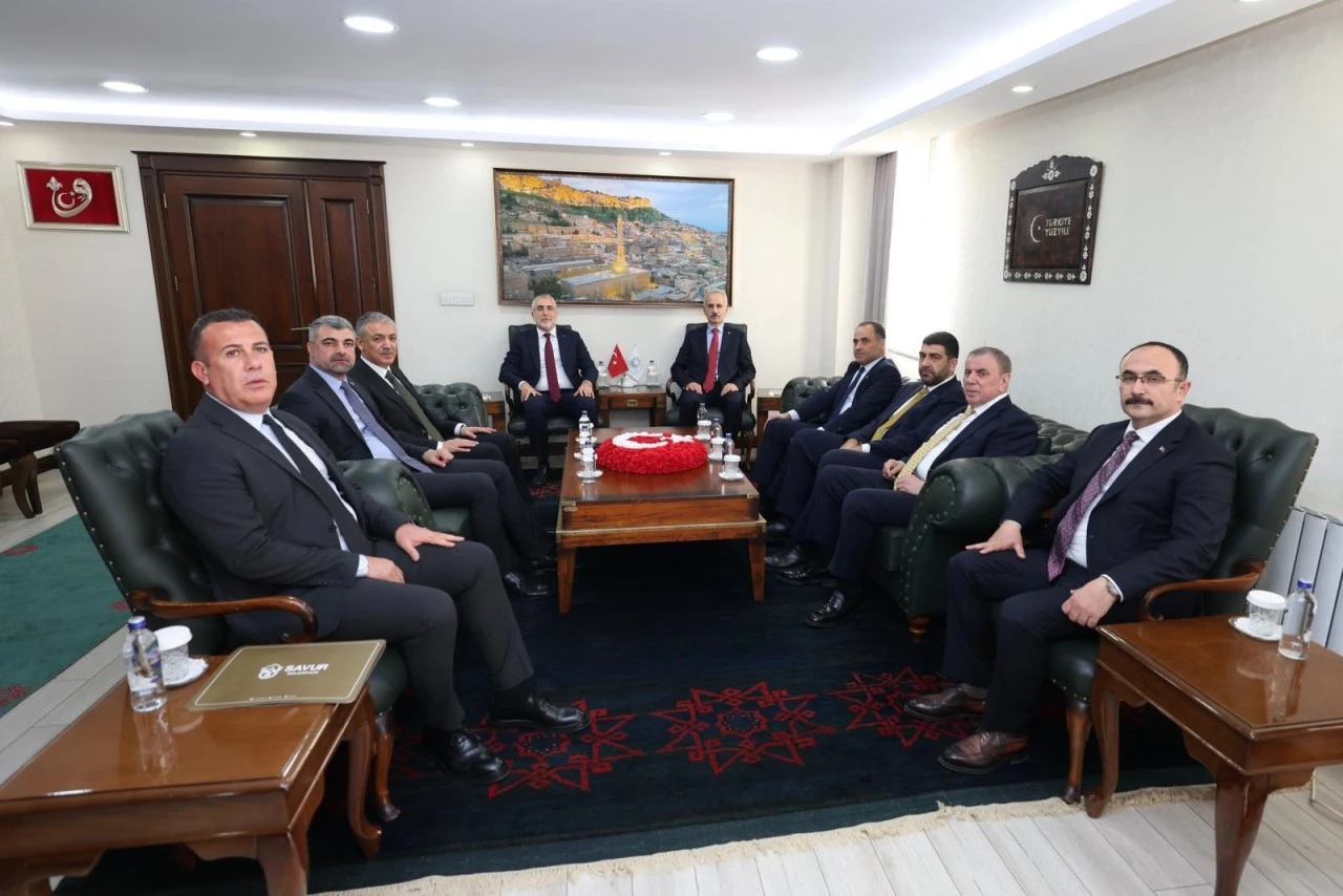 Bakanlar Işıkhan ve Uraloğlu Mardin&rsquo;de: &ldquo;Ter&ouml;rs&uuml;z T&uuml;rkiye kalkınmanın anahtarıdır
