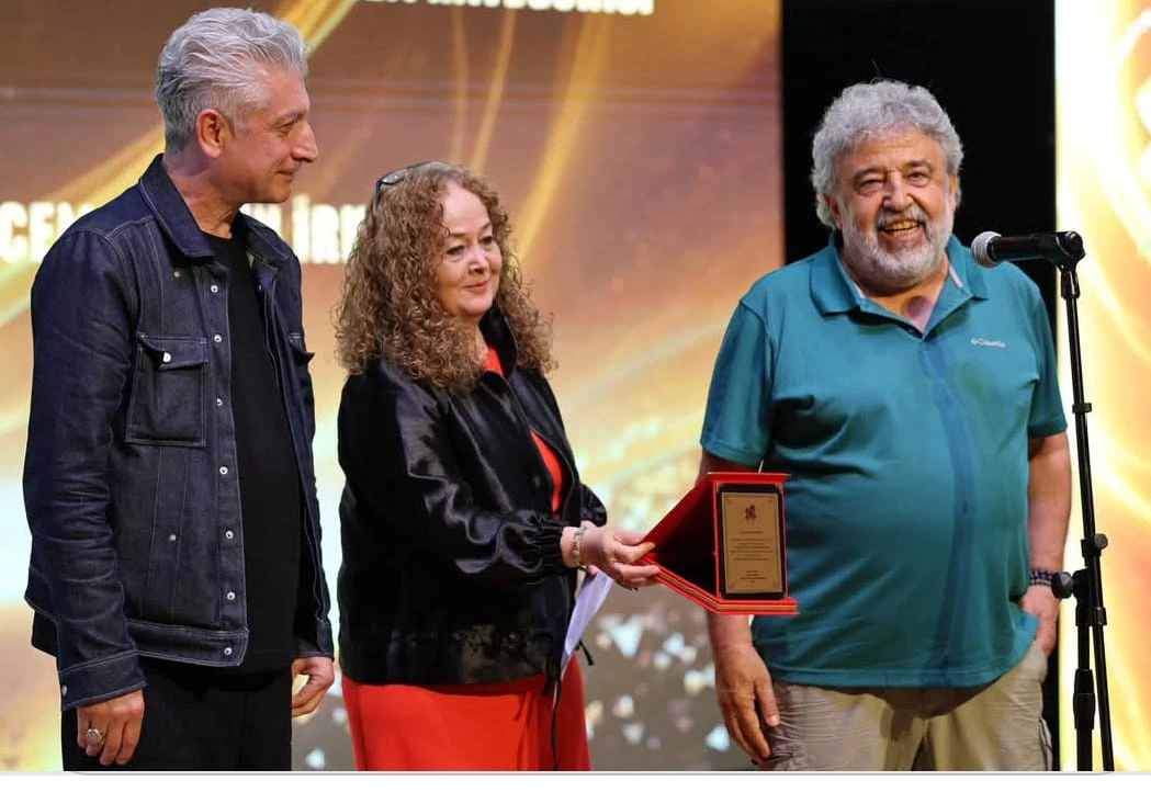 Nazlı Hanım'ın Telaşları, Cemalettin İrken'e ödül getirdi.
