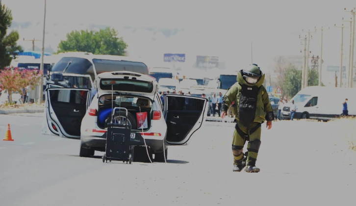 Nusaybin ilçesinde bir polis memurunun aracının altına tuzaklanmış bir patlayıcı bulundu