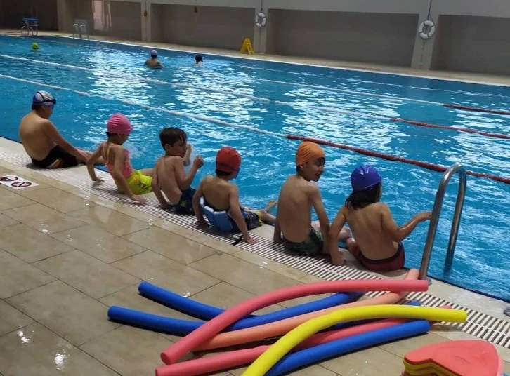 Olimpik Yüzme Havuzu Kapılarını Halka Açtı