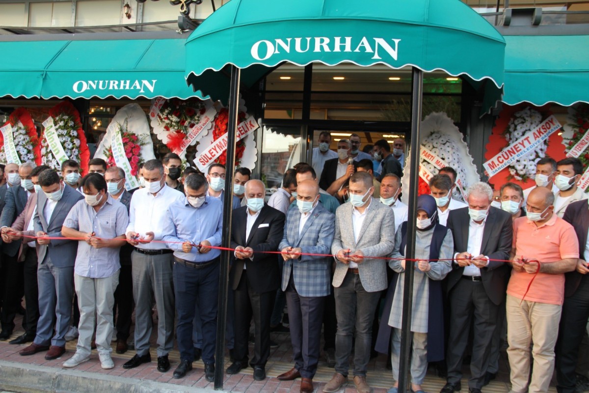 Onurhan Restoran açılışında il protokolü buluştu