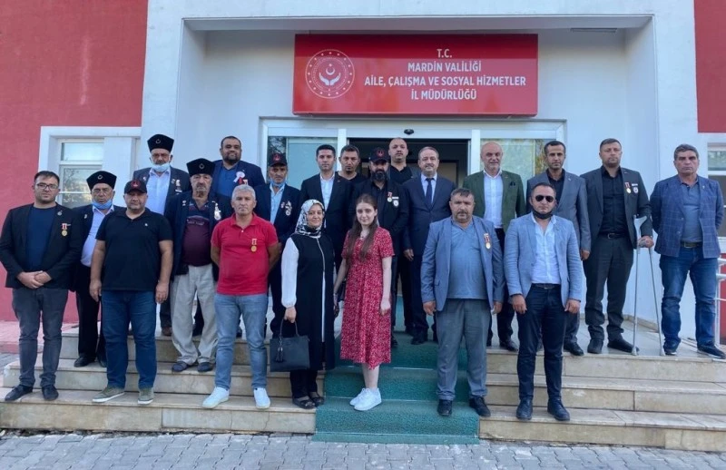  Şehit aileleri ve gaziler Mardin'de kurumları ziyaret etti