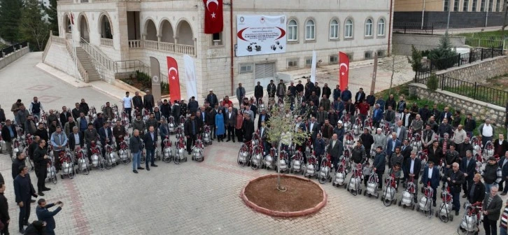 Vali  Midyat İlçesinde Vatandaşlarla İftarını Açtı