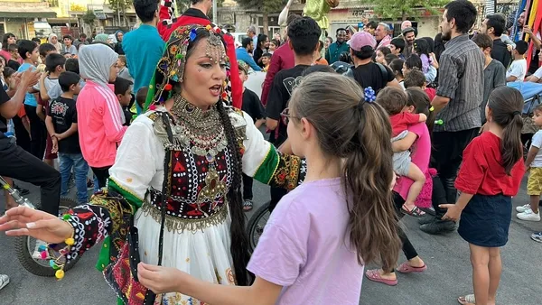 Midyat&rsquo;ta Renkli Festival: U&ccedil;an Halı 8&rsquo;inci Kez Havalandı