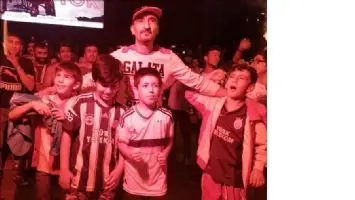 Mardin&acute;de yer sarı g&ouml;k kırmızı