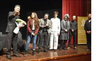 ARTUKLU BELEDİYESİNDEN TİYATRO Ş&Ouml;LENİ