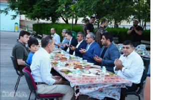 Kız imam hatip lisesinden yüzlerce kişiye iftar yemeği