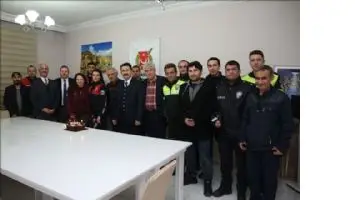 Emniyet M&uuml;d&uuml;r&uuml; Onar&acute;dan  Pastalı Kutlama