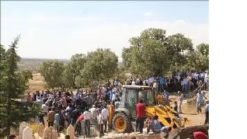 YAŞLI &Ccedil;İFT TOPRAĞA VERİLDİ