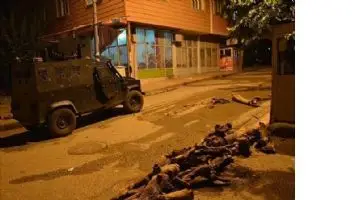 Mardin&acute;de polis aracına bombalı saldırı: 3 şehit