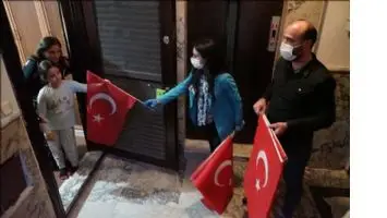 Mardin&acute;de s&uuml;rpriz doğum g&uuml;n&uuml; kutlaması