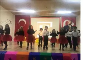 &Ouml;zg&uuml;n Bilgi İlkokulu&acute;nda Okuma Bayramı