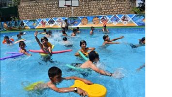 65 bin çocuk yüzmenin keyfini yaşadı