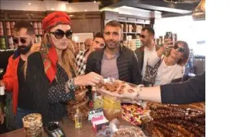 Manken Tuğba &Ouml;zay, Mardin&acute;de coştu