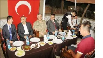 MARDİN&acute;DE GE&Ccedil;İCİ K&Ouml;Y KORUCULARINA  İFTAR YEMEĞİ