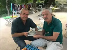 &Uuml;&ccedil;  Dil bilen turizm el&ccedil;isi