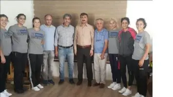 Bayan Hentbol Takımı Sanayi B&ouml;lgesini  ziyaret etti