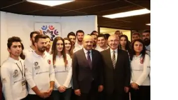 Başbakan Yardımcısı Fikri Işık Gen&ccedil;lik Merkezi&acute;ni ziyaret etti
