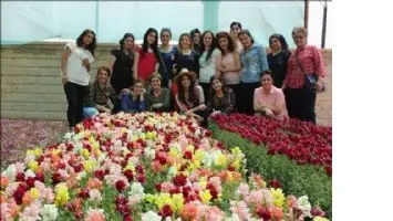 Mardin'de &Ccedil;i&ccedil;ek Ekimi Kadınlara Emanet