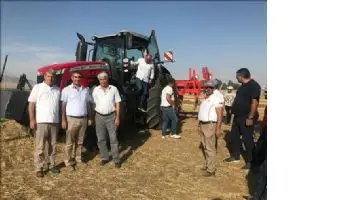Tarla G&uuml;n&uuml;nde Trakt&ouml;rler G&ouml;r&uuml;c&uuml;ye &Ccedil;ıktı.