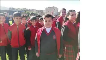 Ter&ouml;rden ka&ccedil;an &ccedil;ocukların,Cumhuriyet sevinci