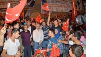 Mardin Valisi Demokrasi Nöbetinde Halkın Yanında..