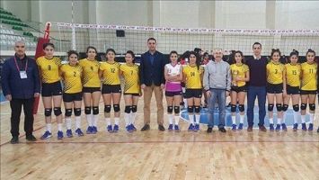 Voleybol Turnuvası Çekişmeli Geçti