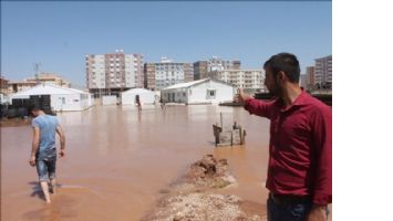 KIZILTEPE´DE BEYAZSU BORU HATTI PATLADI