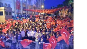 Mardin´de 15 Temmuz akşamı vatandaşlar etkinlik alanına akın etti