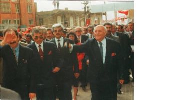 GAZETECİ ADNAN AVUKA´DAN DEMİREL ARŞİVİ