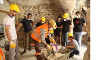 Mardin´de,   Üniversite Öğrencilerine restorasyon Eğitimi.