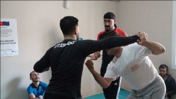 Engelliler karate öğreniyor