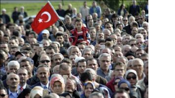 Kaymakam suikastinde gözaltına alınan T.E. cenazede gözyaşı döktü