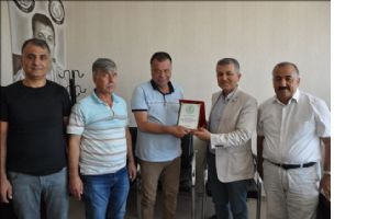 MTDF´den Kızıltepe Tapu Müdürü Saruhan´a Plaket