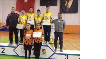 Dargeçitli öğrenciler badminton müsabakalarında yarı finale yükseldi