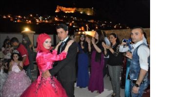 Suriyeli Gençler Mardin´de Nişanlandı