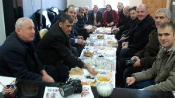 Ak Parti&#039;den gazetecilere kahvaltı