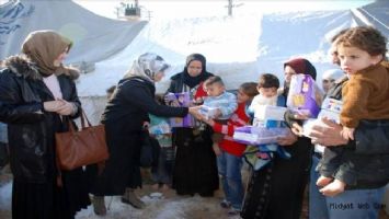 Midyat`ta yaşayan Suriyeli ve Iraklı sığınmacılara yardım köprüsü