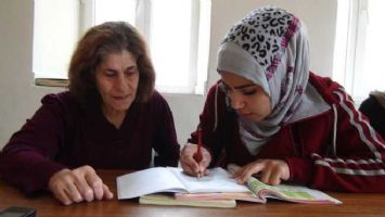 Savaş mağdurlarına tercüman olmak için Türkçe öğrendi
