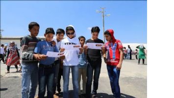 Suriyeli öğrencilerin karne heyecanı