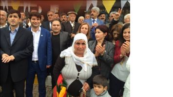 Saadet Partisi&#039;nden İstifa Edip HDP&#039;ye Katıldı