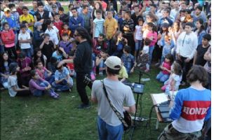Savaş mağduru çocuklardan 4 dilde rap konseri