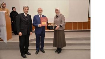 Rektör Ağırakça, Sağlık Bilimleri Üniversitesi öğrencilerine konferans verdi