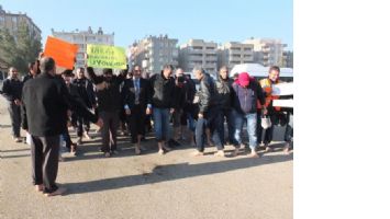 Çıplak Ayakla Protesto