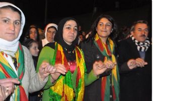 Kızıltepe Dikmen&#039;de Newroz Ateşi Yakıldı