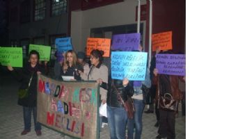 Kadına yönelik şiddet protesto edildi
